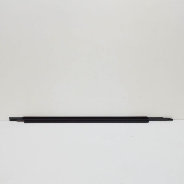 NEW AUDI A3 SPORTBACK 8V FRONT LEFT OUTER WINDOW APERTURE SEAL 8V4837477 - Image 3