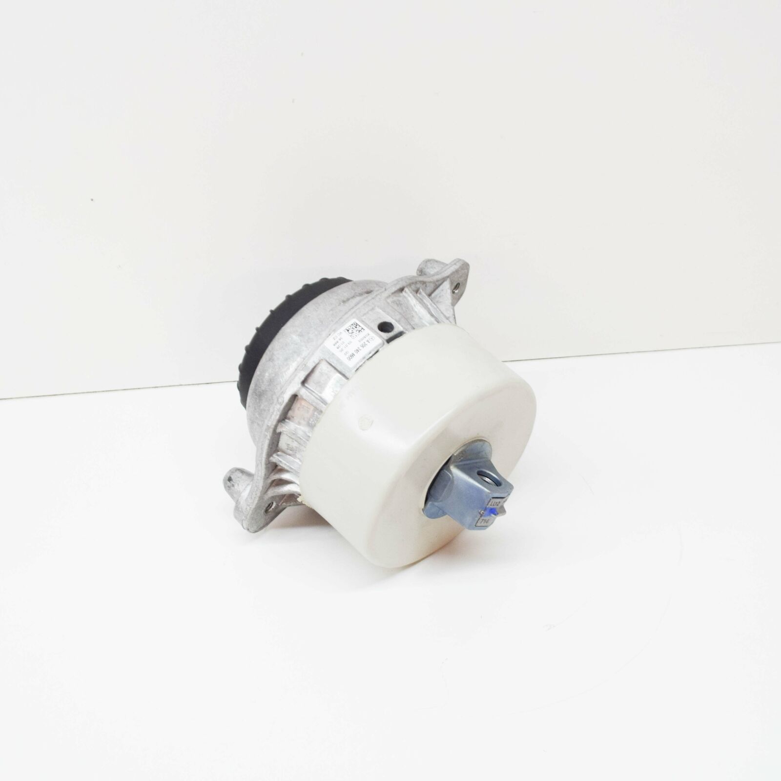 NEW MERCEDES-BENZ C-CLASS W205 ENGINE MOUNT A2052404600 ORIGINAL 3 NEW MERCEDES-BENZ C-CLASS W205 ENGINE MOUNT A2052404600 ORIGINAL - Image 3