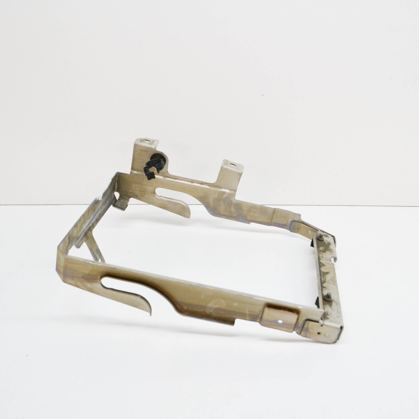 NEW MERCEDES-BENZ C W205 FRONT LEFT RADIATOR MOUNT BRACKET A2055003900 ORIGINAL 3 NEW MERCEDES-BENZ C W205 FRONT LEFT RADIATOR MOUNT BRACKET A2055003900 ORIGINAL - Image 3