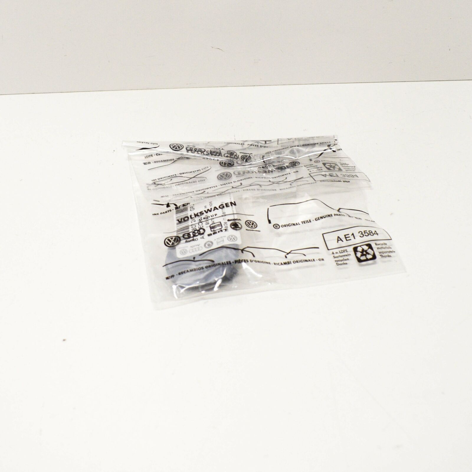 NEW AUDI A5 SPORTBACK 8TA FRONT BUMPER TOW HOOK EYE COVER 8T0807241CGRU ORIGINAL 3 NEW AUDI A5 SPORTBACK 8TA FRONT BUMPER TOW HOOK EYE COVER 8T0807241CGRU ORIGINAL - Image 3