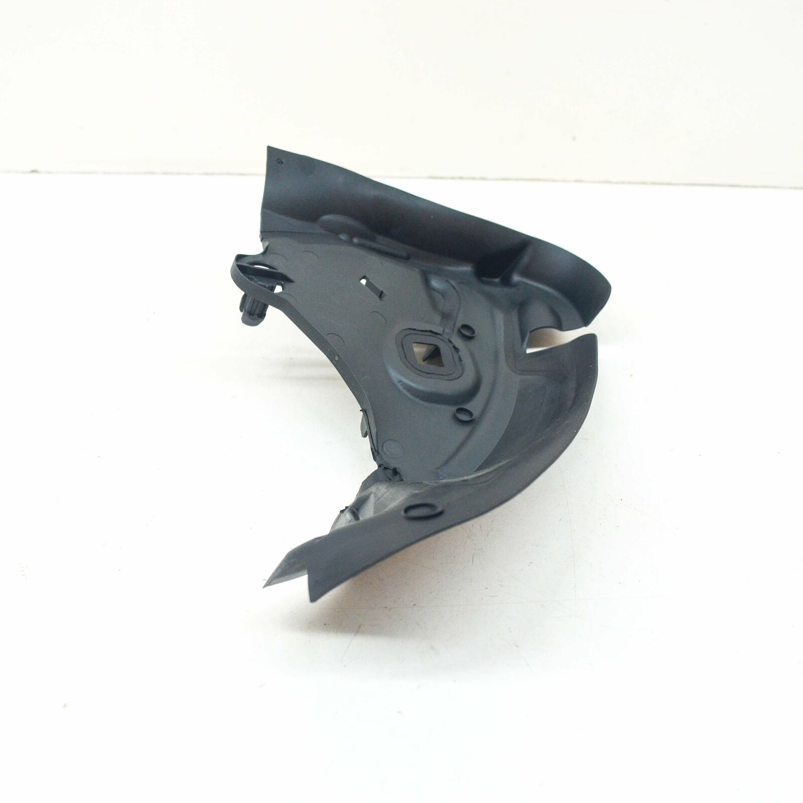 NEW MERCEDES-BENZ C W205 FRONT LEFT AIR DUCT SEGMENT A2055053130 ORIGINAL 3 NEW MERCEDES-BENZ C W205 FRONT LEFT AIR DUCT SEGMENT A2055053130 ORIGINAL - Image 3