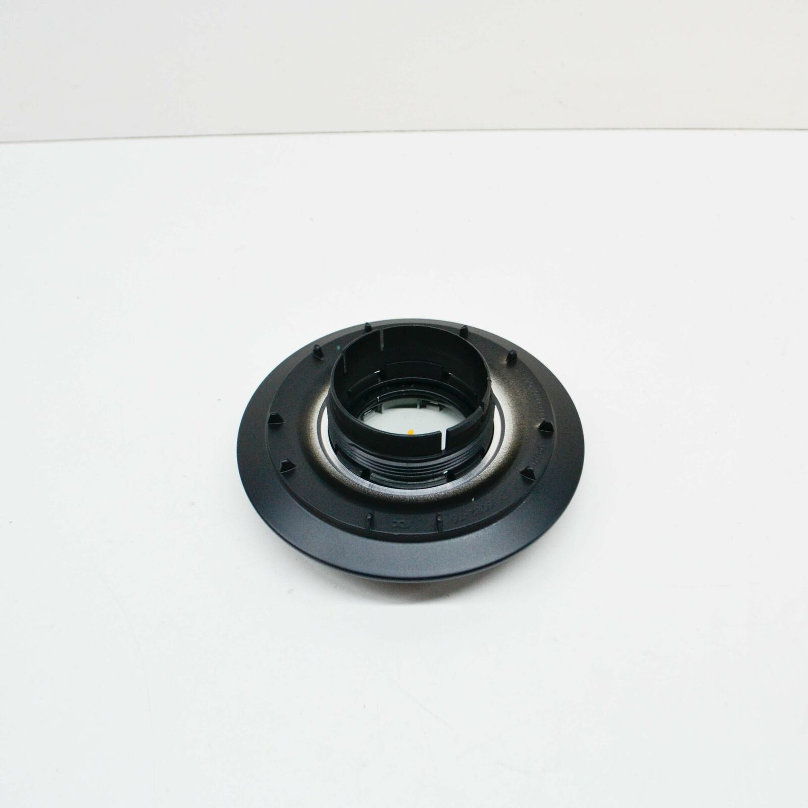 NEW MERCEDES-BENZ C W205 WHEEL HUB COVER CAP A00040011009283 ORIGINAL 3 NEW MERCEDES-BENZ C W205 WHEEL HUB COVER CAP A00040011009283 ORIGINAL - Image 3