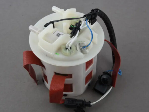 NEW AUDI Q7 4L REDUCTION AGENT TANK STORAGE CONTAINER 4L0131907D ORIGINAL - Image 3