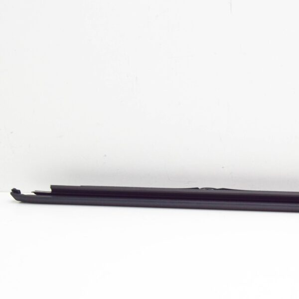 NEW VW PASSAT B8 3G FRONT RIGHT OUTER WINDOW APERTURE SEAL 3G0837478C5AP - Image 3