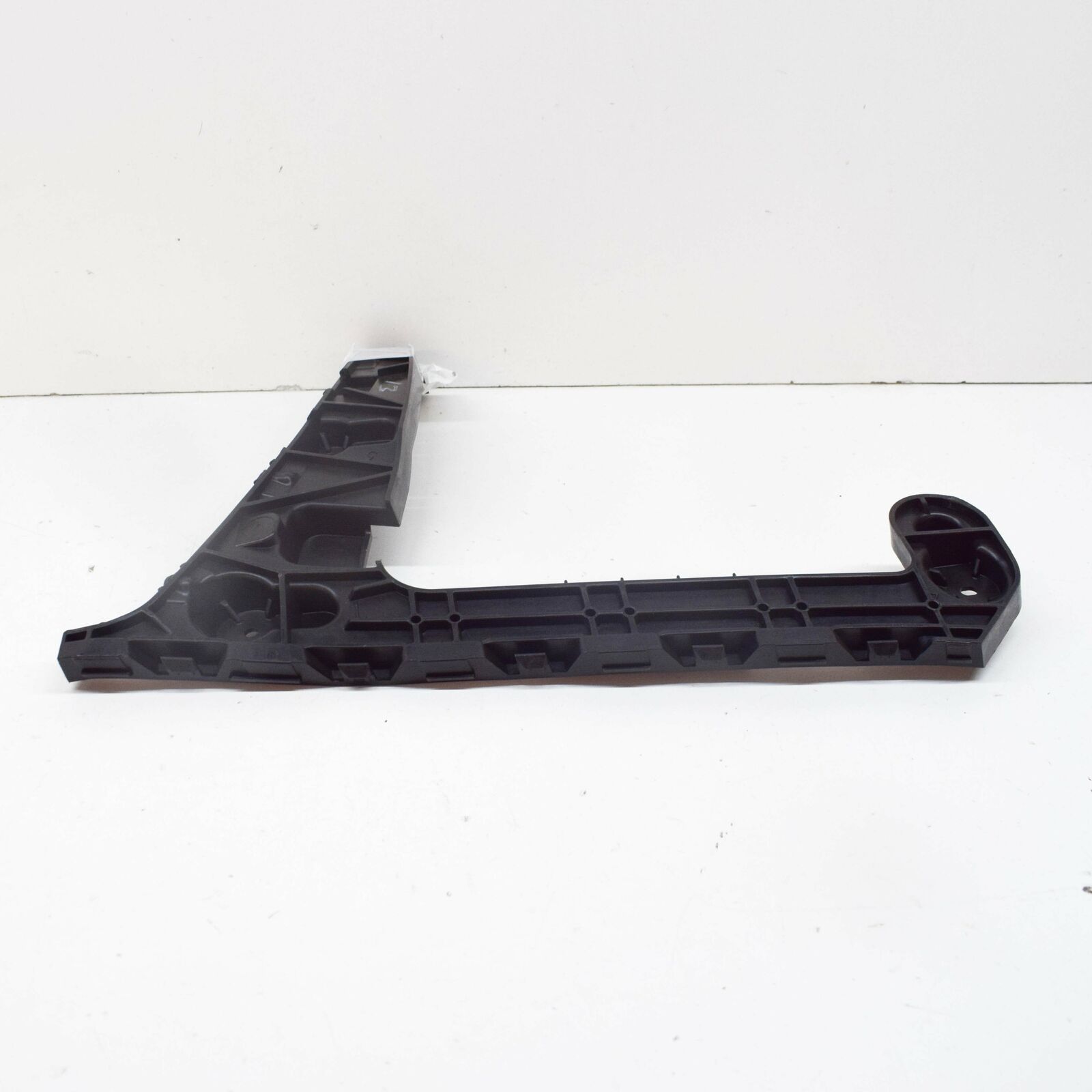 NEW AUDI A4 B9 REAR BUMPER RIGHT GUIDE SECTION 8W5807454 ORIGINAL 3 NEW AUDI A4 B9 REAR BUMPER RIGHT GUIDE SECTION 8W5807454 ORIGINAL - Image 3