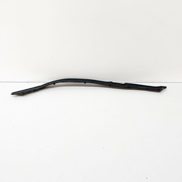 NEW MERCEDES-BENZ C W203 FRONT RIGHT DOOR SEALING FRAME A2037201678 - Image 3