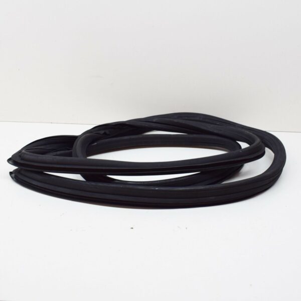 NEW MB SALOON W123 FRONT WINDSHIELD WEATHER STRIP SEAL A1236700439 ORIGINAL - Image 3