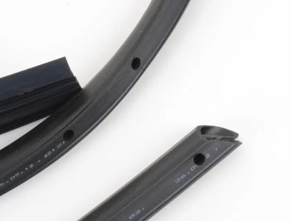 NEW MB CLK C209 FRONT RIGHT DOOR BONDED SEALING FRAME A2097200278 ORIGINAL - Image 3