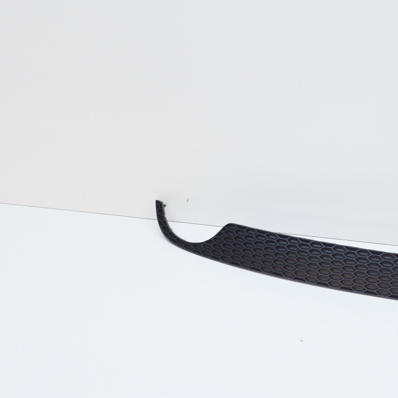 NEW AUDI A5 8T REAR BUMPER TRIM 8T0807833B01C 5 NEW AUDI A5 8T REAR BUMPER TRIM 8T0807833B01C - Image 5