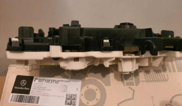 NEW MERCEDES-BENZ VITO W447 REAR SLIDING DOOR LOCK A4477302702 ORIGINAL - Image 3