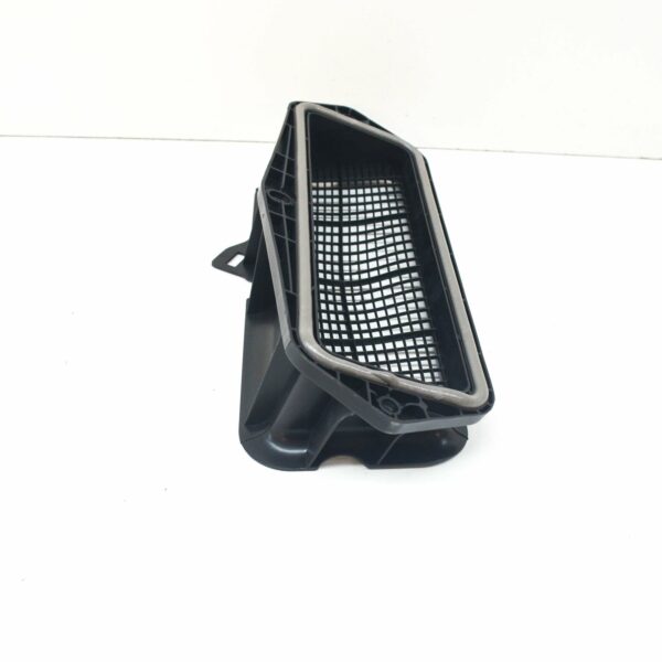 NEW AUDI A3 8V CENTER UPPER EXTERIOR AIR DUCT GRILLE 5Q0815479 - Image 5