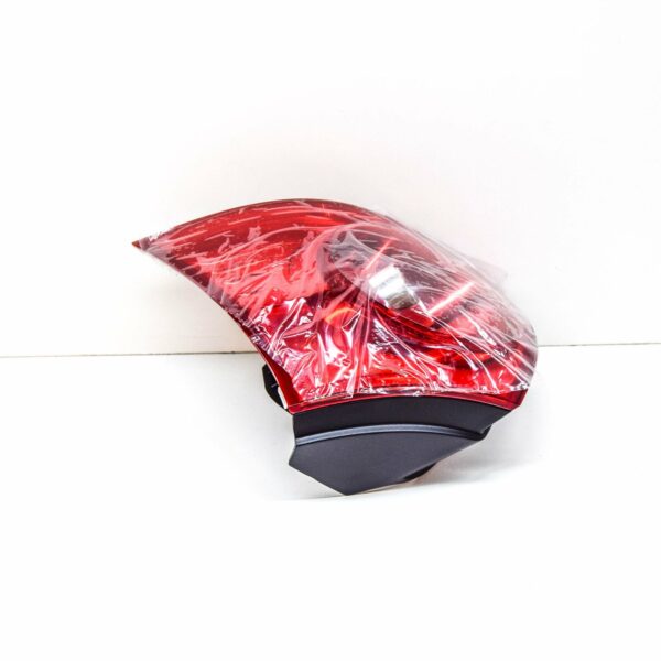 NEW VOLKSWAGEN GOLF MK5 REAR RIGHT OUTER TAIL LIGHT 1K6945096AA - Image 5