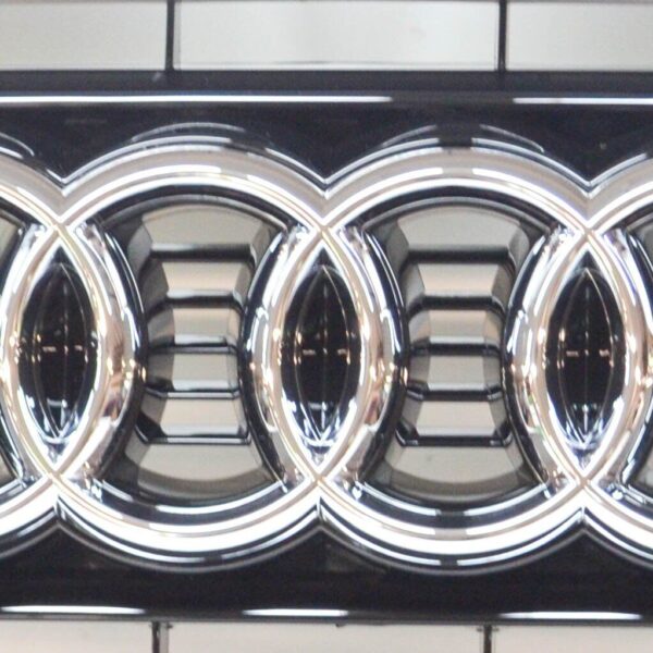 NEW AUDI A3 8P1 FRONT BUMPER RADIATOR GRILLE 8P0853651PT94 - Image 5