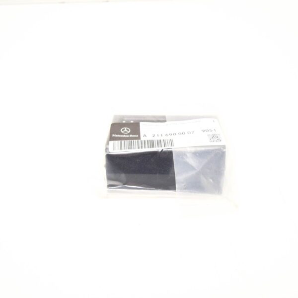 NEW MERCEDES-BENZ E W211 TRUNK PANELING FLAP A21169000079051 ORIGINAL - Image 3