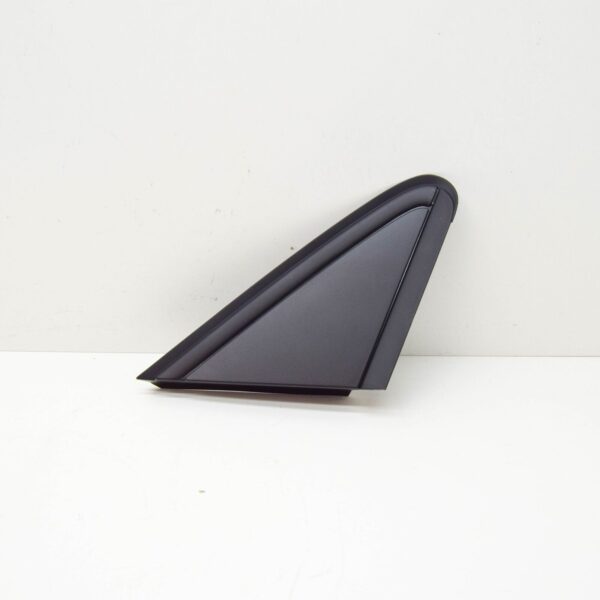 NEW MERCEDES-BENZ B W246 RIGHT WINDOW TRIANGLE TRIM A2466901687 ORIGINAL - Image 3