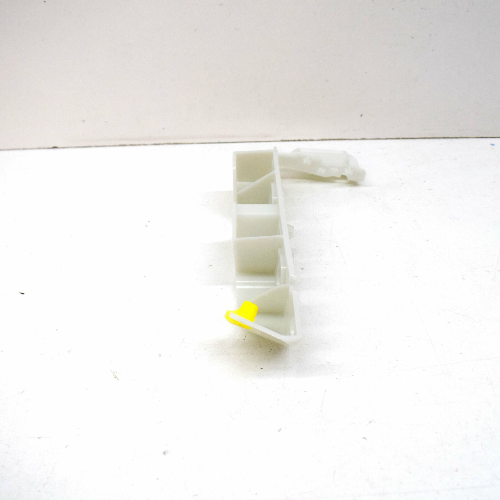 NEW AUDI A4 B9 FRONT LEFT BUMPER BRACKET GUIDE UPPER 8W0807283E ORIGINAL 3 NEW AUDI A4 B9 FRONT LEFT BUMPER BRACKET GUIDE UPPER 8W0807283E ORIGINAL - Image 3