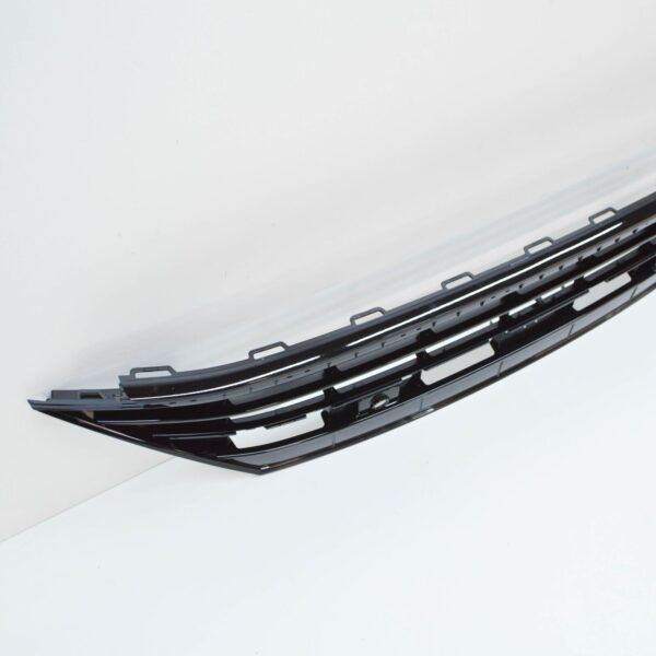 NEW VW TIGUAN AD FRONT LOWER CENTER GRILLE 5NA853677H041 ORIGINAL - Image 3