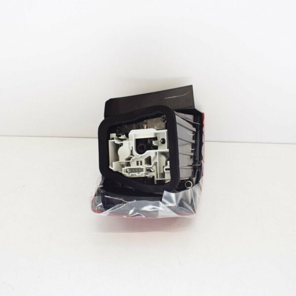 NEW VOLKSWAGEN JETTA MK6 REAR RIGHT TAILLIGHT 5C6945096N - Image 5