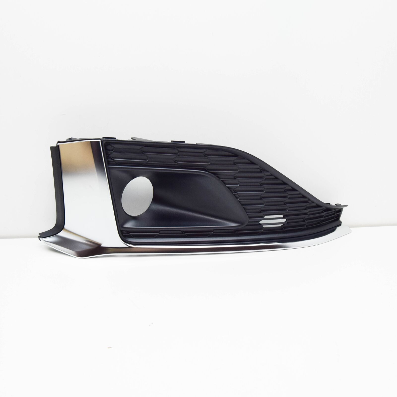 NEW AUDI A5 SPORTBACK F5 FRONT RIGHT AIR GUIDE GRILLE 8W6807682S3Q7 ORIGINAL 3 NEW AUDI A5 SPORTBACK F5 FRONT RIGHT AIR GUIDE GRILLE 8W6807682S3Q7 ORIGINAL - Image 3