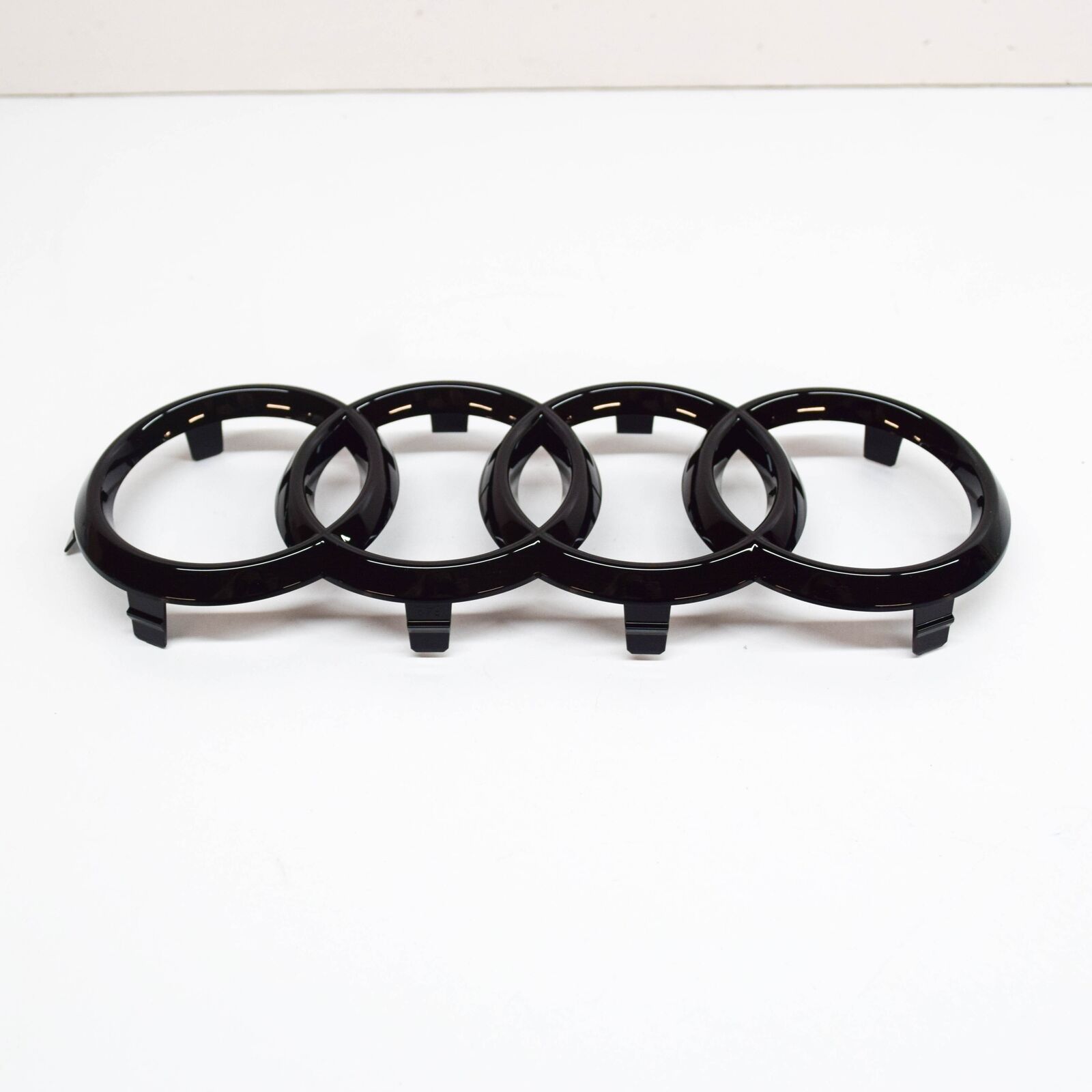 NEW AUDI A4 B9 FRONT RADIATOR GRILLE EMBLEM BADGE 8J0853605BT94 5 NEW AUDI A4 B9 FRONT RADIATOR GRILLE EMBLEM BADGE 8J0853605BT94 - Image 5