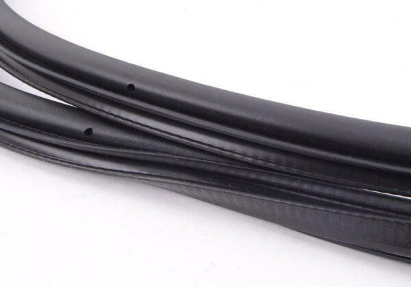 NEW VOLKSWAGEN JETTA A6 FRONT RIGHT DOOR SEAL 5C6867912J9B9 ORIGINAL - Image 3