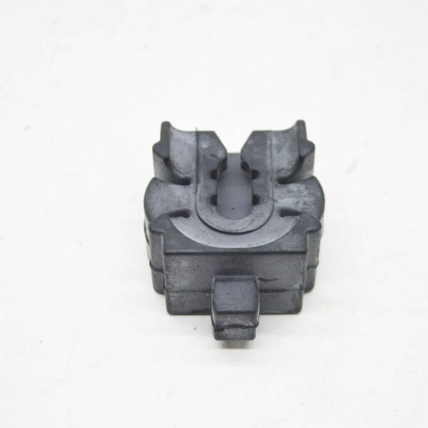 NEW BMW X5 E70 RADIATOR RUBBER MOUNTING 17117553480 ORIGINAL - Image 3