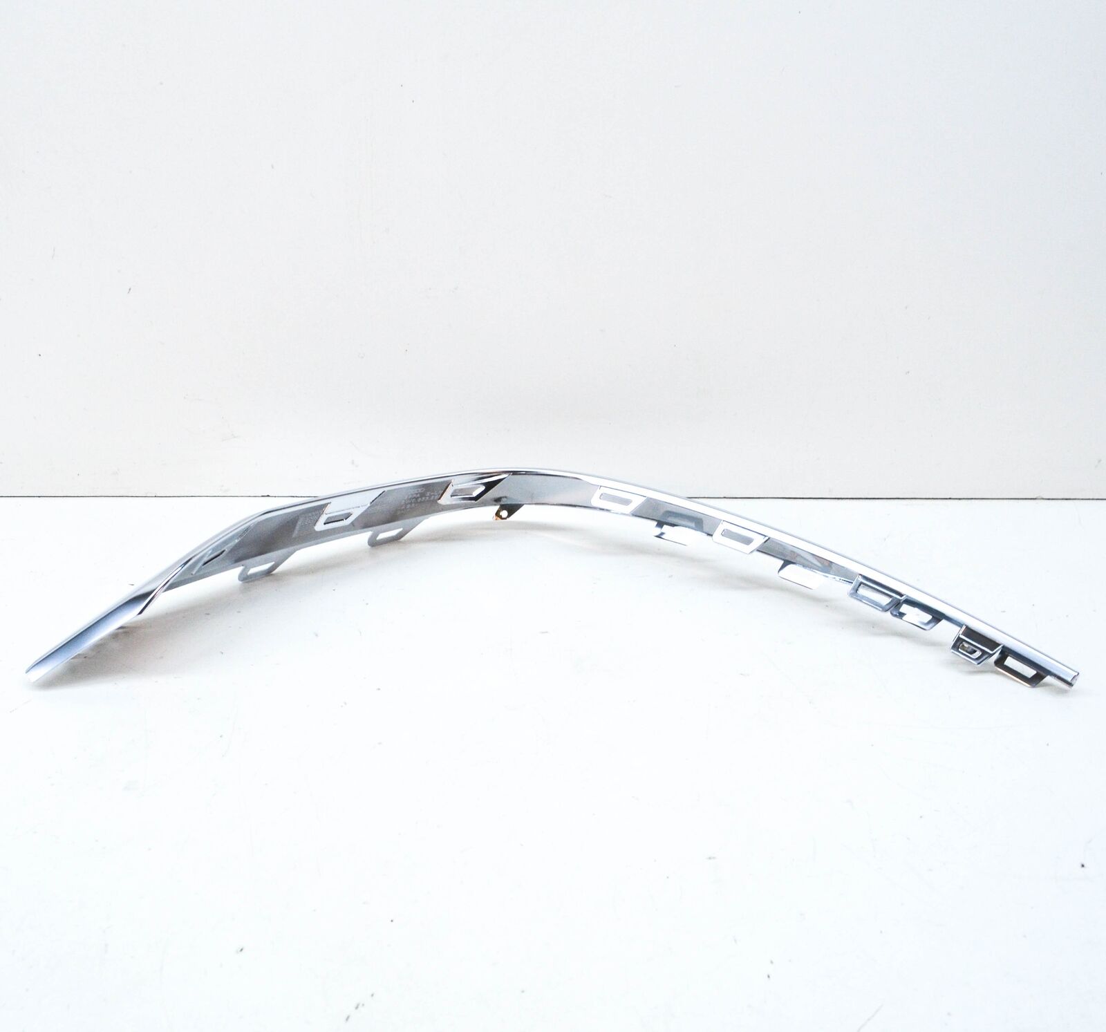 NEW AUDI A4 S4 B9 REAR LEFT BUMPER MOLDING TRIM 8W08535553Q7 ORIGINAL 3 NEW AUDI A4 S4 B9 REAR LEFT BUMPER MOLDING TRIM 8W08535553Q7 ORIGINAL - Image 3