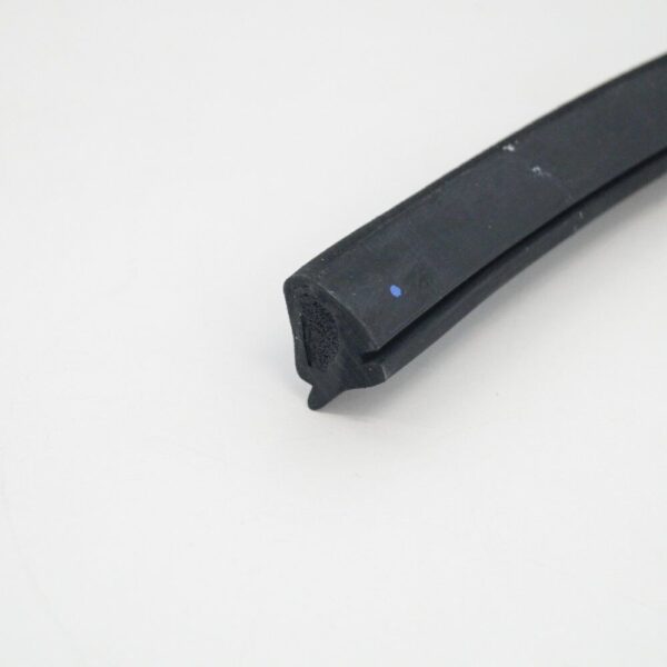 NEW MERCEDES-BENZ SL R107 REAR RIGHT DOOR SEAL STRIP A1077250666 1988 ORIGINAL - Image 3