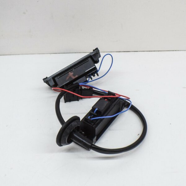NEW VW TRANSPORTER T5 REAR LICENCE PLATE LIGHT HOUSING 7H0827740 ORIGINAL - Image 3