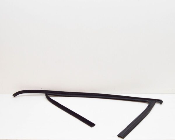 NEW VOLKSWAGEN TIGUAN MK1 FRONT RIGHT DOOR WINDOW GUIDE 5N0837432G5AP ORIGINAL - Image 3
