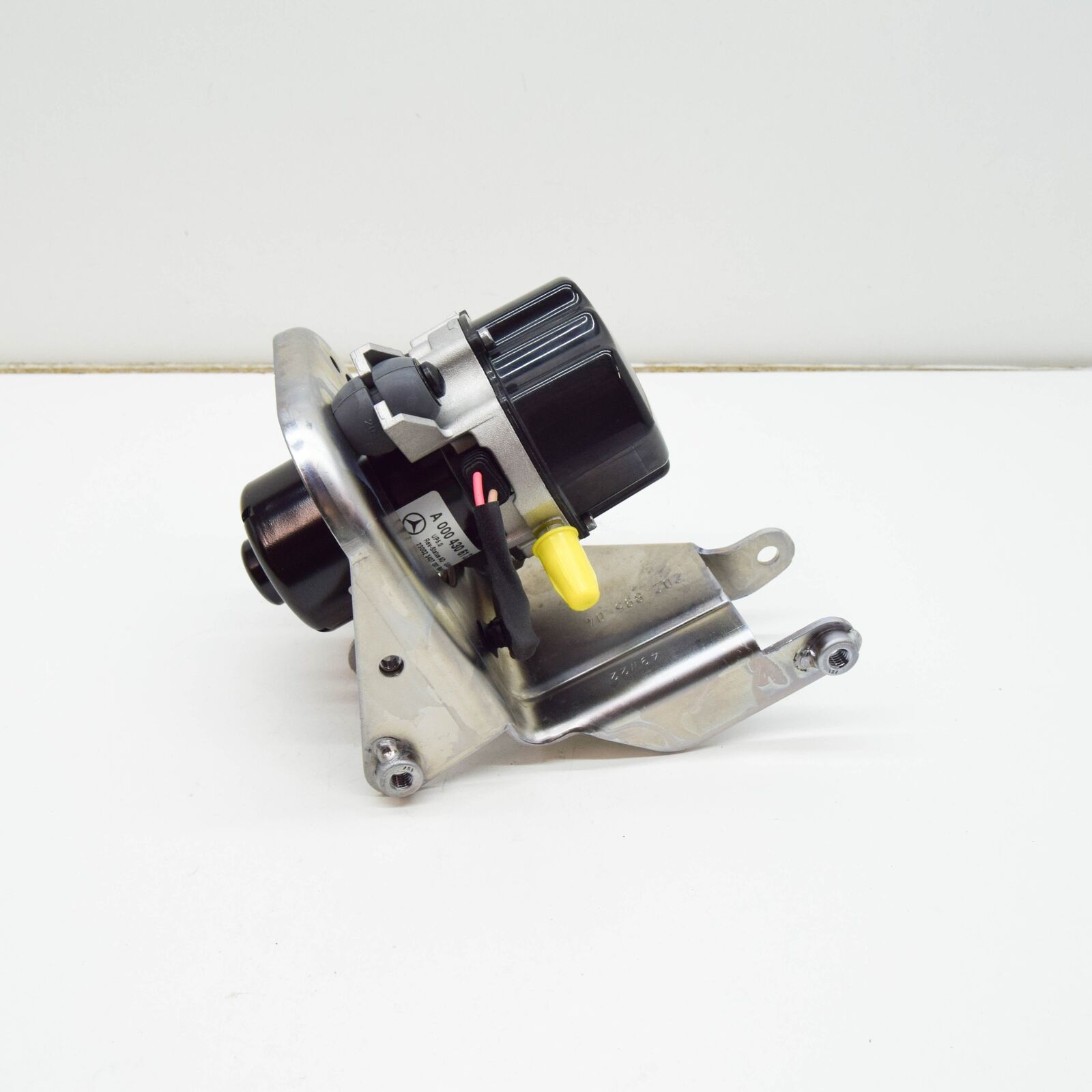 NEW MERCEDES-BENZ C W205 VACUUM PUMP A0004306132 2013 ORIGINAL 3 NEW MERCEDES-BENZ C W205 VACUUM PUMP A0004306132 2013 ORIGINAL - Image 3