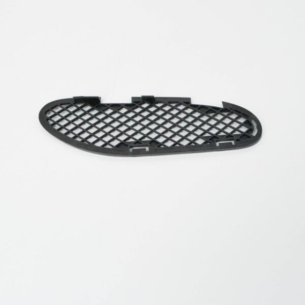 NEW MERCEDES-BENZ C W202 FRONT BUMPER RIGHT GRILLE COVER A2028851223 ORIGINAL - Image 3