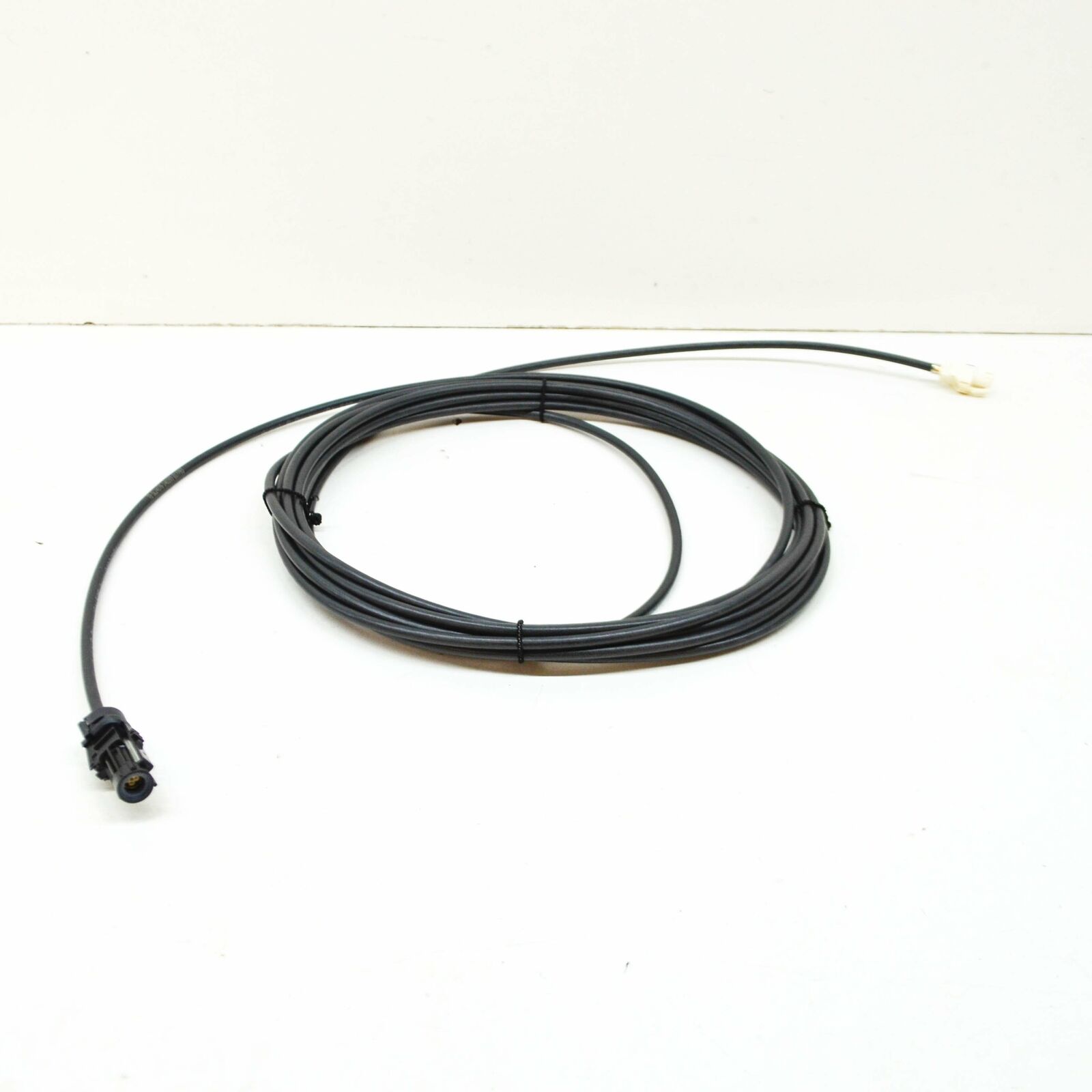 NEW AUDI A4 B9 FRONT CAMERA 4 PIN ADAPTER CABLE LOOM 8W2971192A 5 NEW AUDI A4 B9 FRONT CAMERA 4 PIN ADAPTER CABLE LOOM 8W2971192A - Image 5