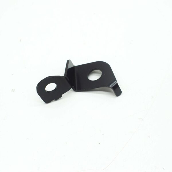 NEW AUDI Q7 4M FRONT RIGHT WHEEHOUSING LINER BRACKET 4M0821990A HE ORIGINAL - Image 3