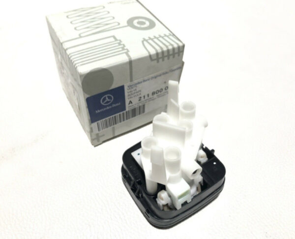 NEW MERCEDES-BENZ E W211 FRONT LEFT SEAT VALVE SWITCH A2118000878 ORIGINAL - Image 3
