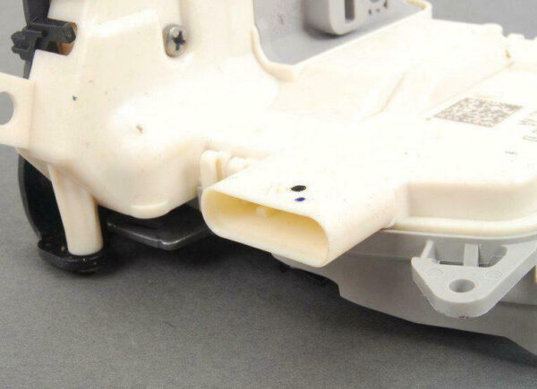 NEW AUDI A1 8X FRONT RIGHT DOOR LOCK LHD 8J1837016F ORIGINAL - Image 3