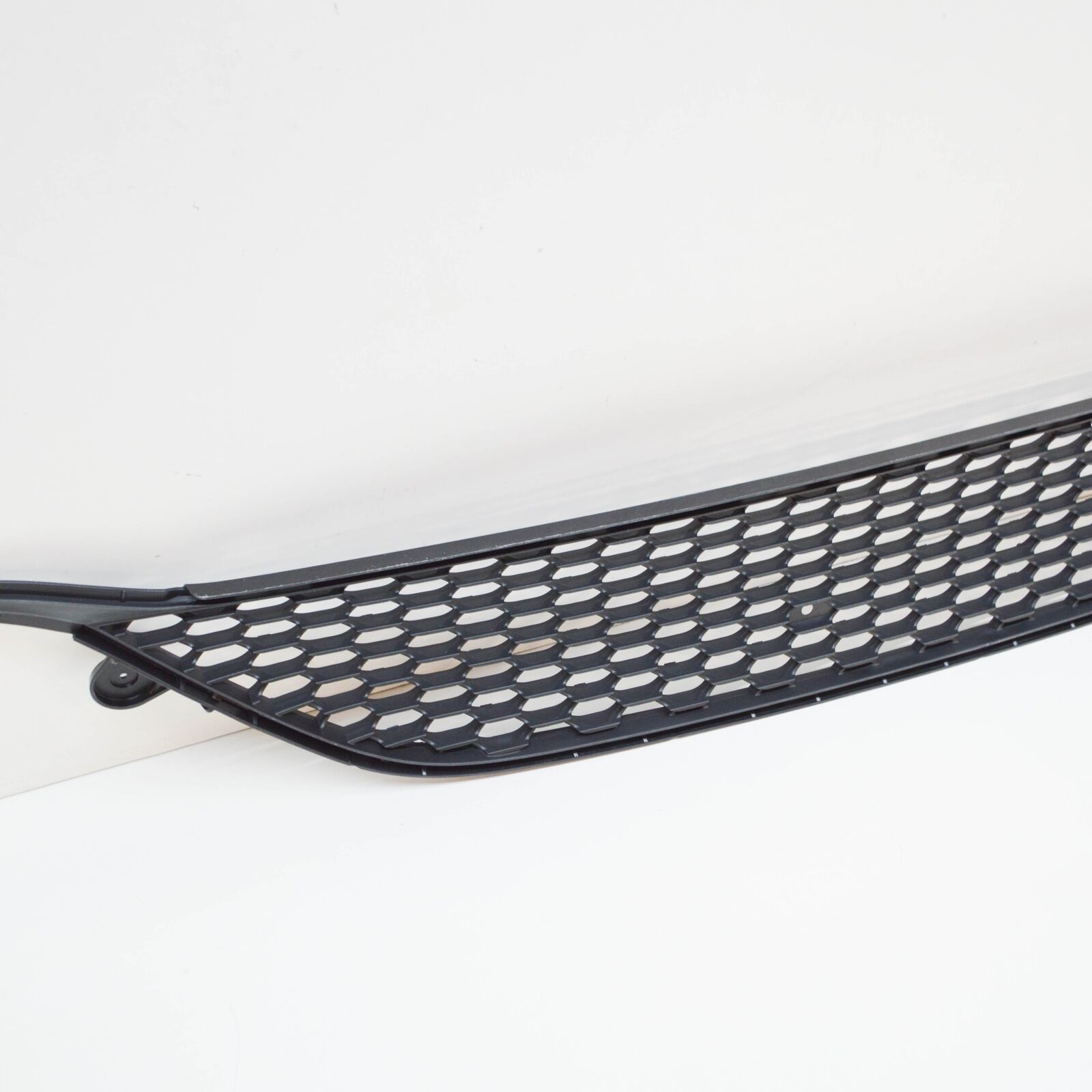 NEW MERCEDES-BENZ CLS C257 FRONT LOWER BUMPER GRILLE A2578856901 ORIGINAL 3 NEW MERCEDES-BENZ CLS C257 FRONT LOWER BUMPER GRILLE A2578856901 ORIGINAL - Image 3