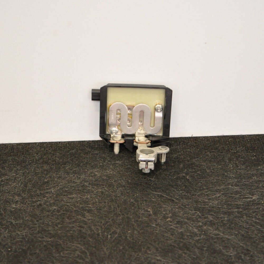 NEW MERCEDES-BENZ C-CLASS W205 BATTERY TRAY CLAMP A0009061505 ORIGINAL 3 NEW MERCEDES-BENZ C-CLASS W205 BATTERY TRAY CLAMP A0009061505 ORIGINAL - Image 3