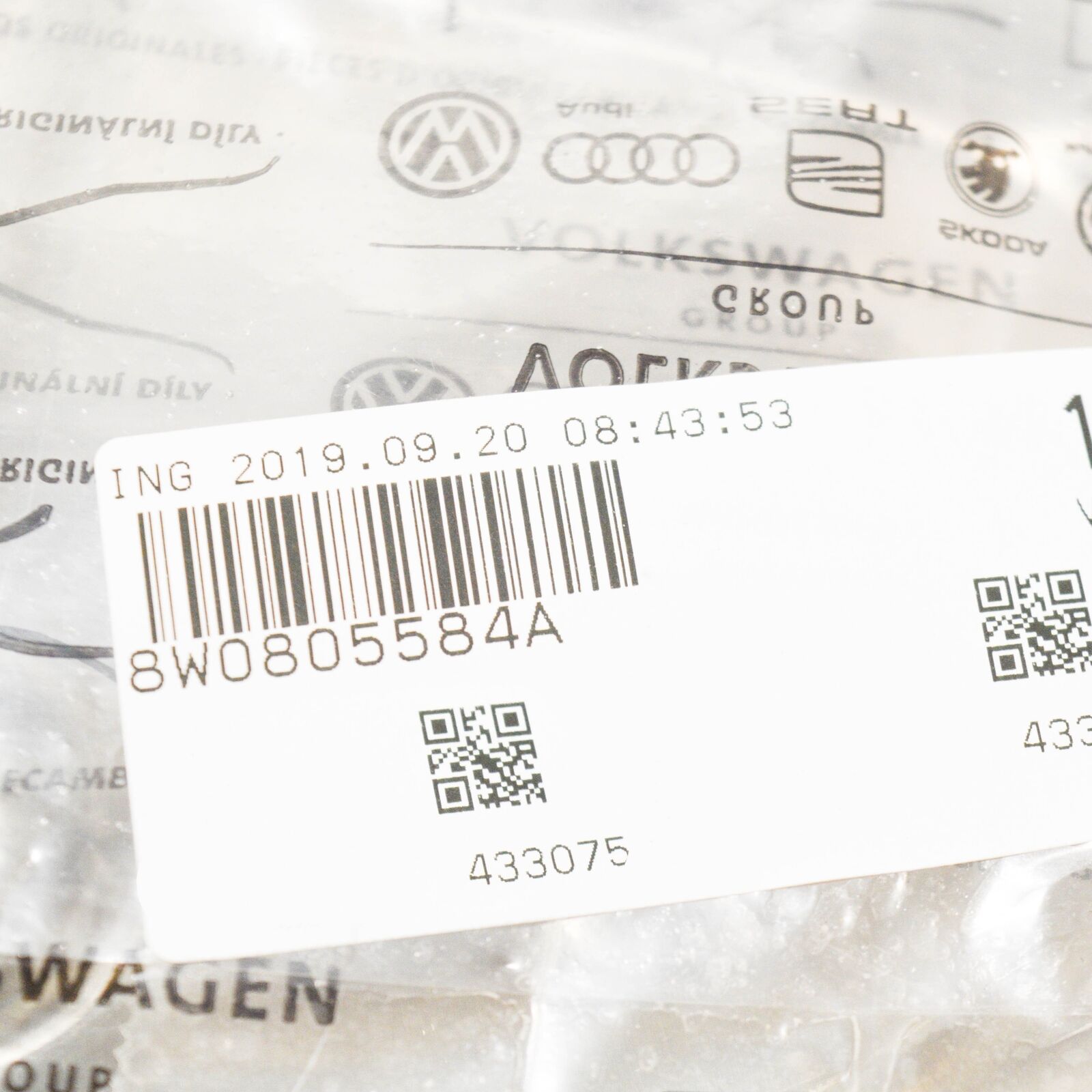 NEW AUDI A4 B9 FRONT RIGHT FENDER BACK PANEL ACCESS COVER 8W0805584A ORIGINAL 3 NEW AUDI A4 B9 FRONT RIGHT FENDER BACK PANEL ACCESS COVER 8W0805584A ORIGINAL - Image 3