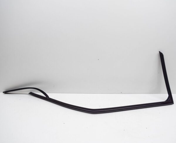 NEW AUDI A3 8P FRONT LEFT DOOR WINDOW GUIDE 8P3837439D ORIGINAL - Image 3