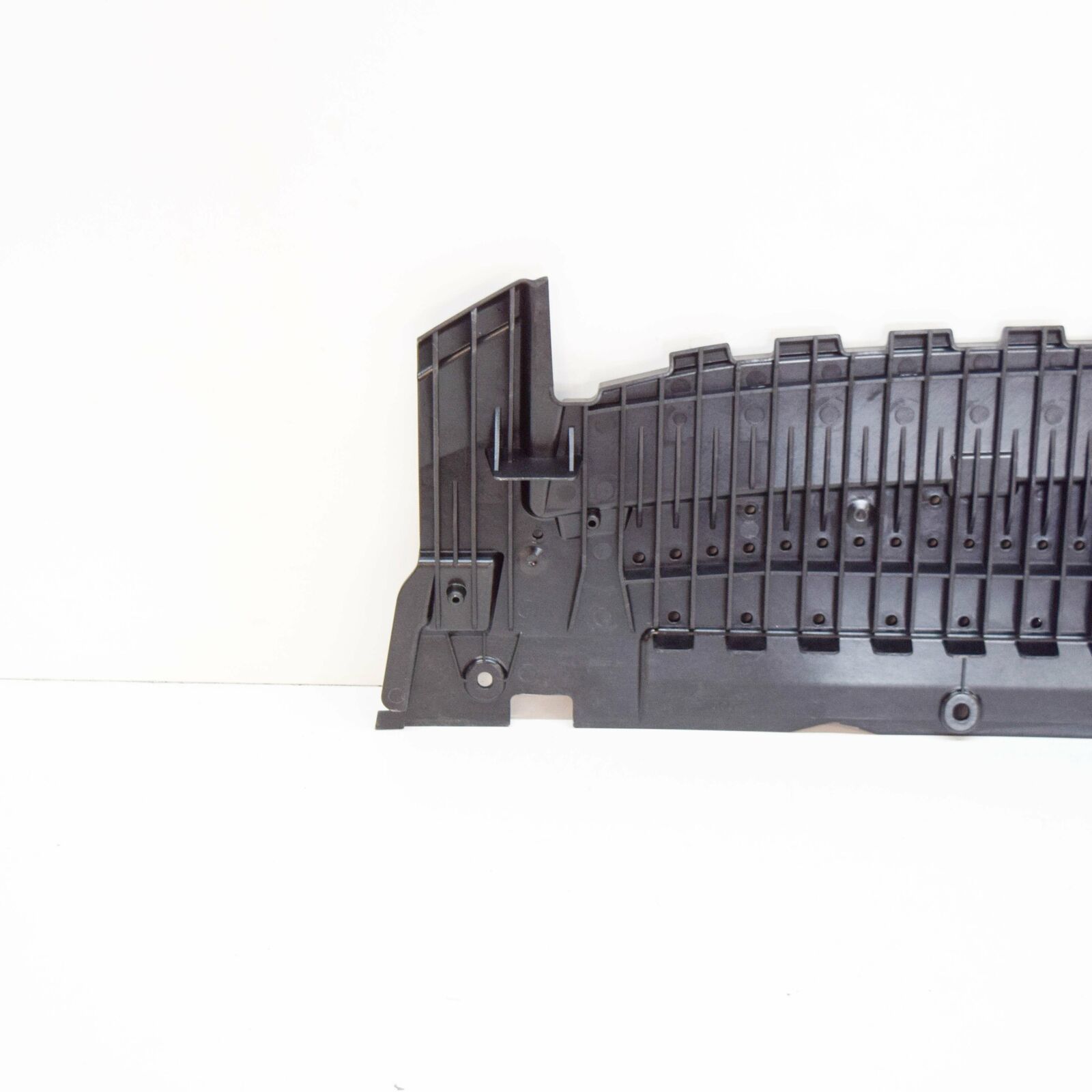 NEW AUDI A5 8T3 FRONT BUMPER LOWER CENTRE CLOSING ELEMENT 8T0807611C 5 NEW AUDI A5 8T3 FRONT BUMPER LOWER CENTRE CLOSING ELEMENT 8T0807611C - Image 5