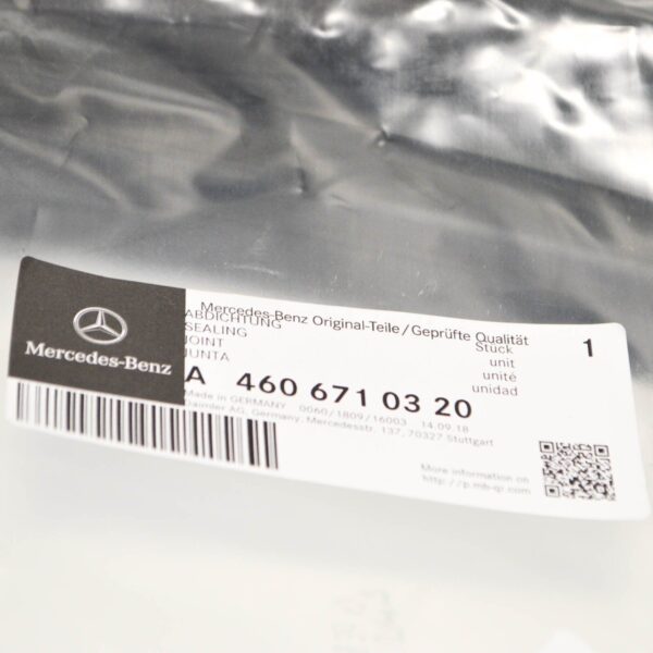 NEW MERCEDES-BENZ G W463 FRONT WINDSCREEN SEAL A4606710320 ORIGINAL - Image 3