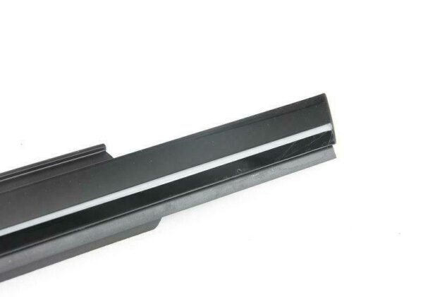 NEW AUDI A3 8V FRONT RIGHT DOOR WINDOW SLOT SEAL TRIM 8V5853763AT94 ORIGINAL - Image 3