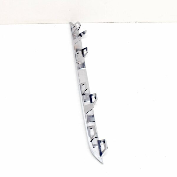 NEW MERCEDES-BENZ B W246 RADIATOR GRILLE BOTTOM RIGHT TRIM A2468882285 ORIGINAL - Image 3