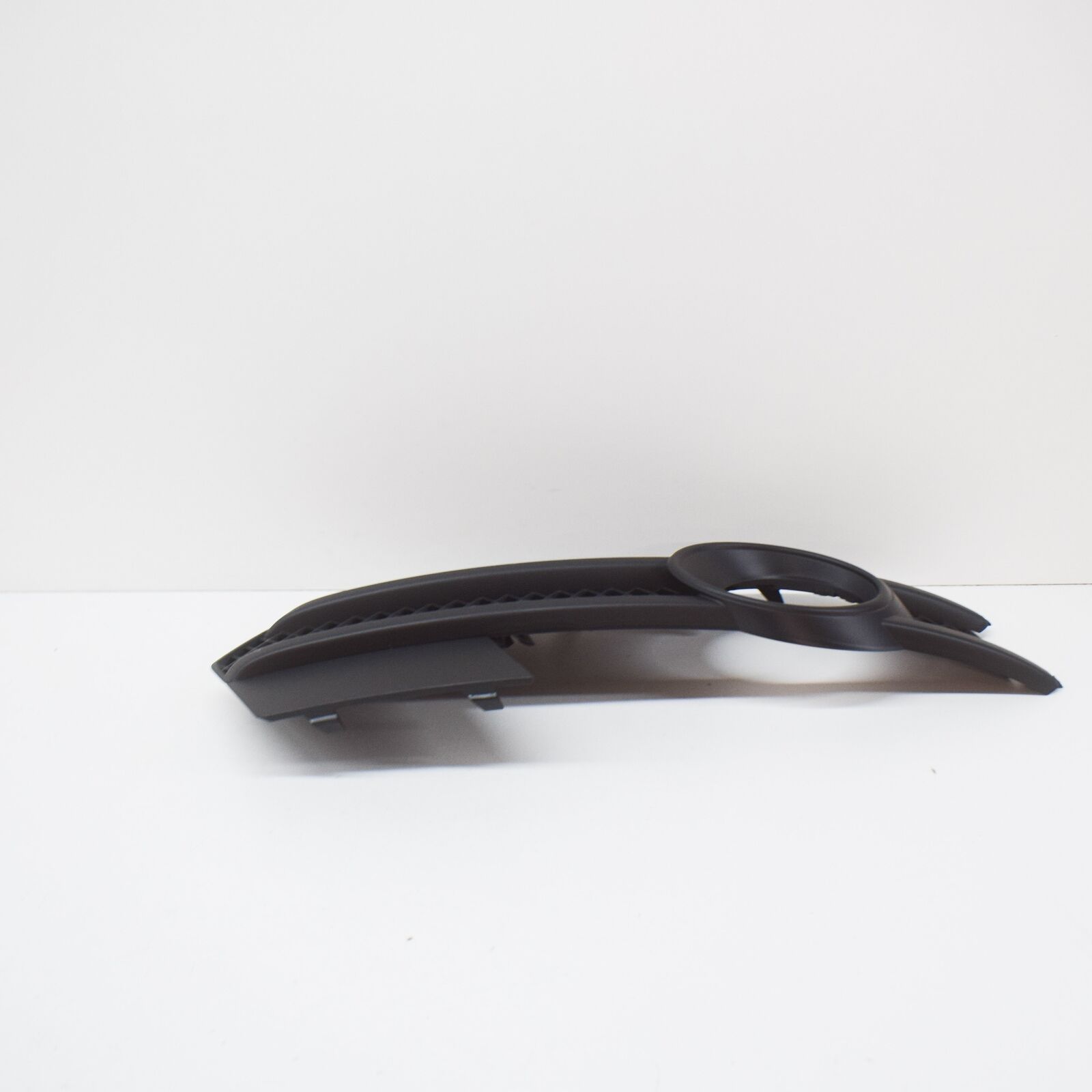 NEW AUDI Q3 8U FRONT BUMPER RIGHT FOG GRILLE 8U0807682ASP9 5 NEW AUDI Q3 8U FRONT BUMPER RIGHT FOG GRILLE  8U0807682ASP9 - Image 5