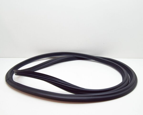 NEW VW GOLF VII VARIANT BA5, BV5 BOOTLID SEAL RUBBER 5G6827705E ORIGINAL - Image 4