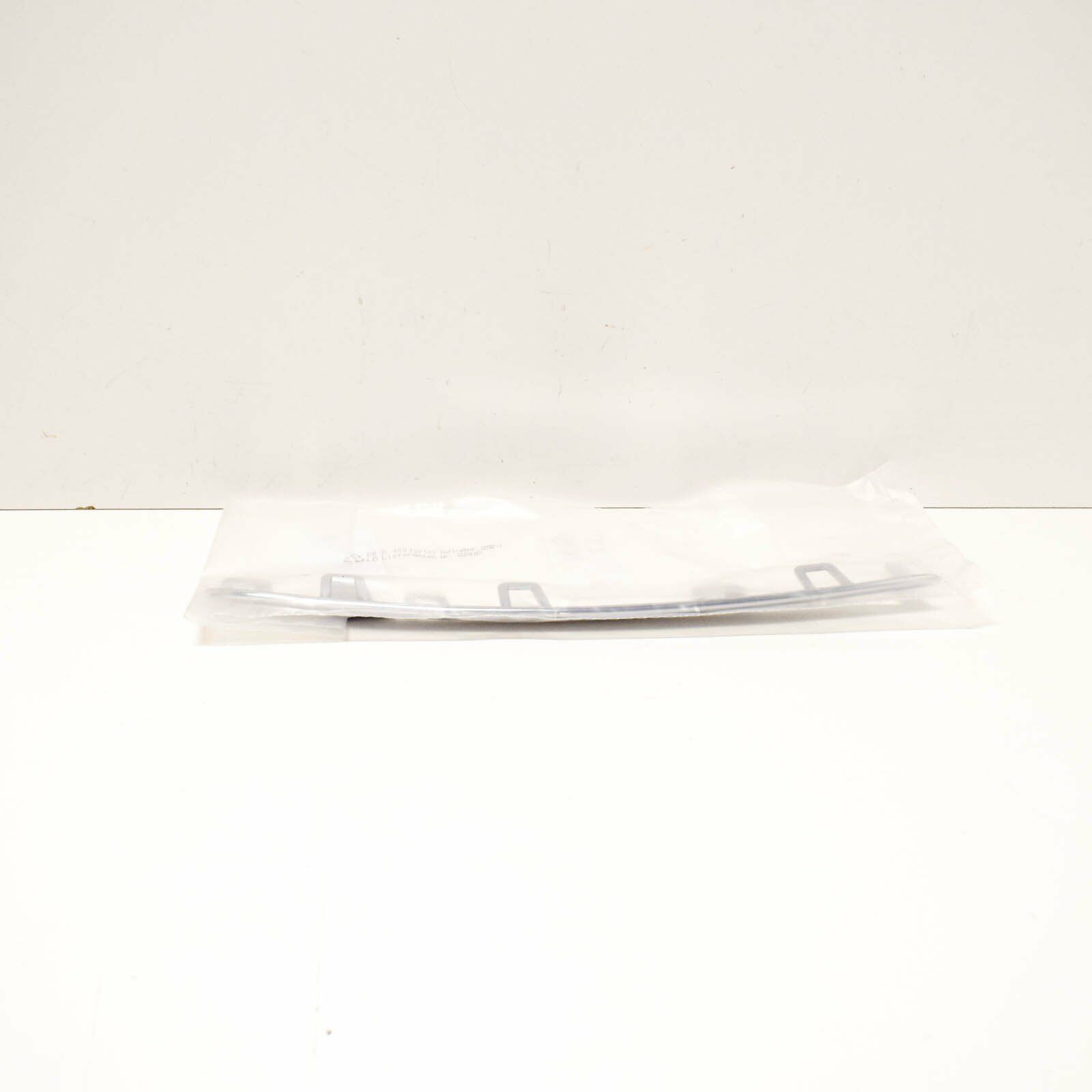 NEW MERCEDES-BENZ C-CLASS W205 FRONT LEFT GRILLE TRIM A2058880173 4 NEW MERCEDES-BENZ C-CLASS W205 FRONT LEFT GRILLE TRIM A2058880173 - Image 4