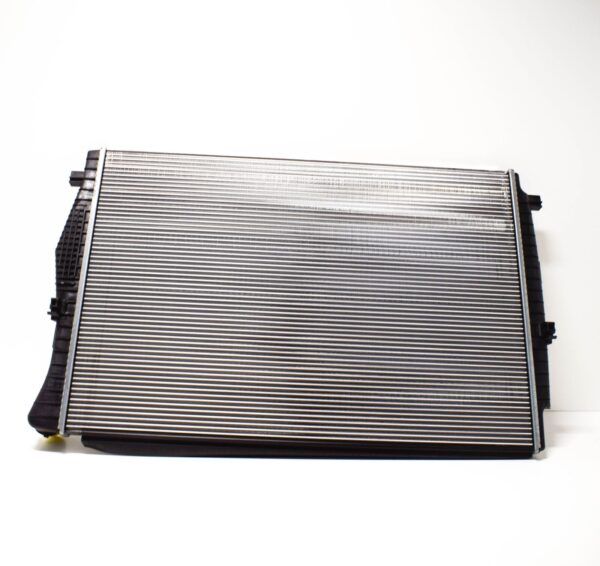 NEW VOLKSWAGEN JETTA A7 ENGINE COOLING RADIATOR 5Q0121251GR ORIGINAL - Image 4