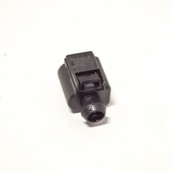 NEW AUDI A4 8K 2 PIN CONNECTOR HOUSING 8K0973702 ORIGINAL - Image 4