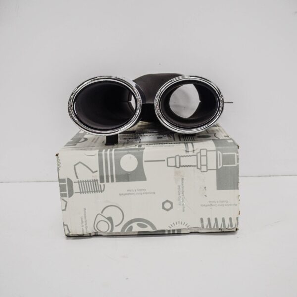 NEW MB C-CLASS W205 AMG REAR EXHAUST LEFT TAIL PIPE TRIM A0004900800 ORIGINAL - Image 4